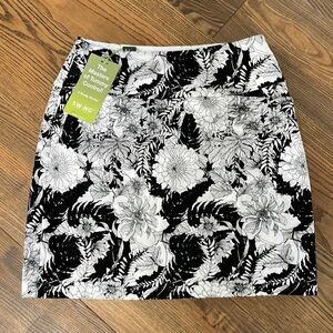 Swing control golf skirt